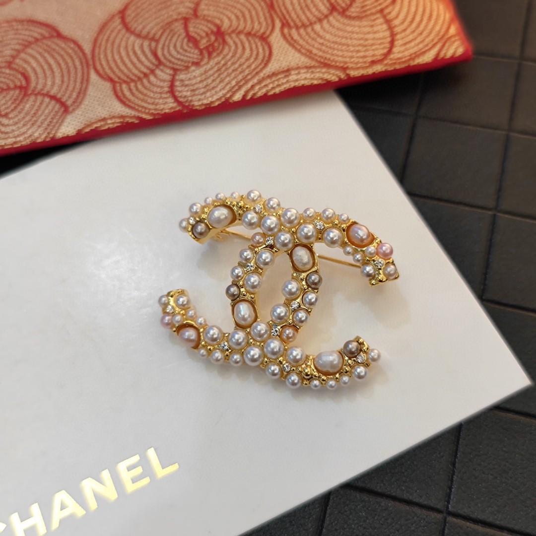 TOP CHANEL Brooch - Gold