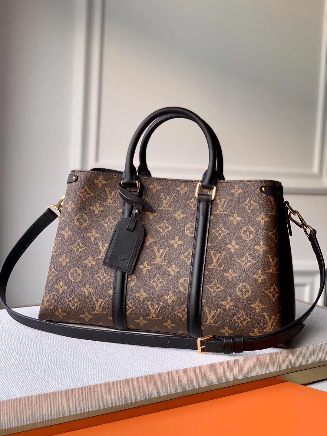 TOP Louis Vuitton LV L*V Soufflot BB Supple Monogram Bag 36.0 x 21.0 x 13.0 cm - Black