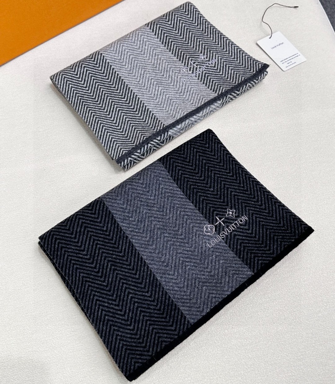 TOP Louis Vuitton LV Men's/Women's Cashmere Scarf 32*180cm - 2 Color