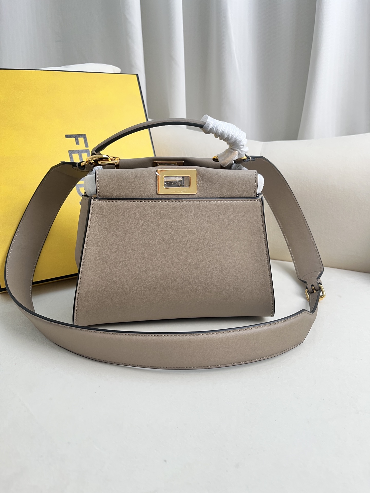 TOP FENDI Iconic Mini Peekaboo Handbag - 18x23x11cm - 7 Colors