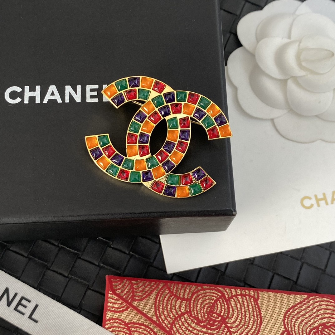 TOP CHANEL Vintage Glass Brooch