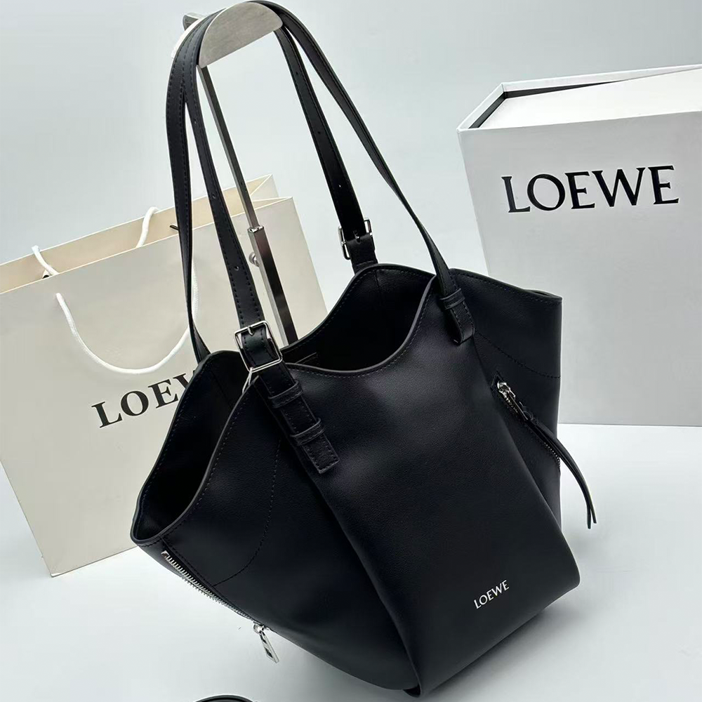 Loewe Classic calfskin Hammock Flip bag (7A regular version)
