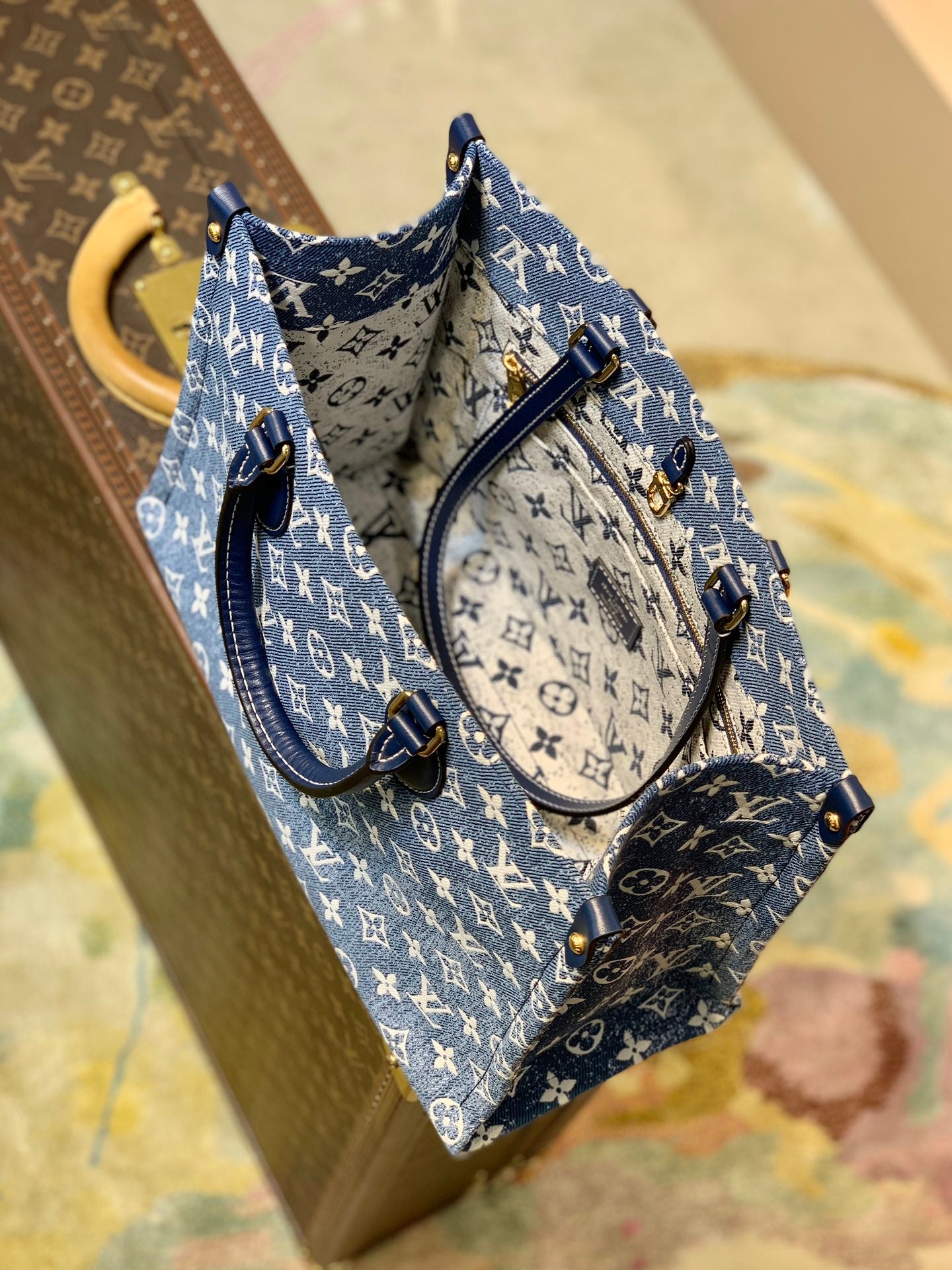 TOP Louis Vuitton LV On The Go Monogram Denim MM 35x27x14cm-Blue