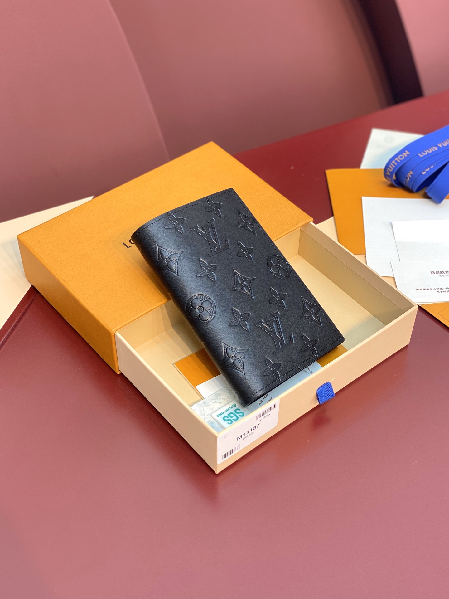 TOP Louis Vuitton LV Aerogram Wallet Monogram Shadow Embossed Leather 14X10x2.5cm - Black