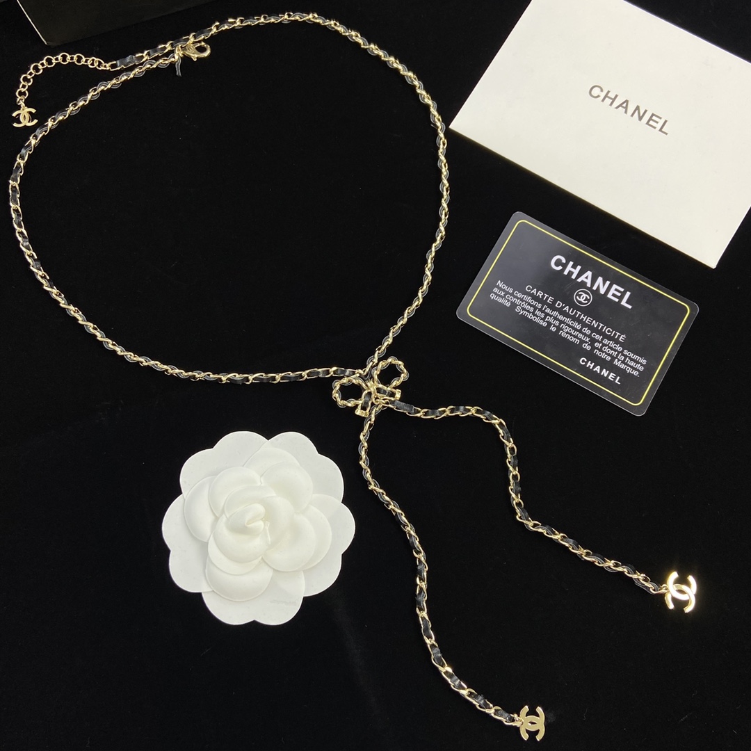 TOP CHANEL Sweater Chain Necklace