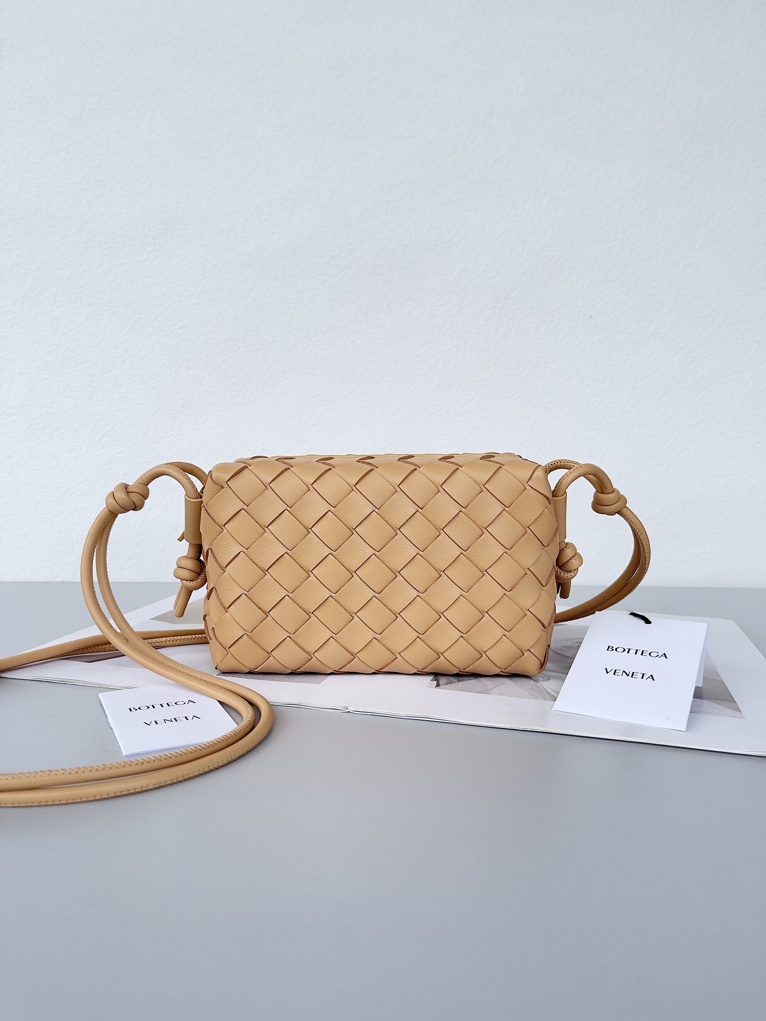 TOP Bottega Veneta BV Loop Camera Bag Lambskin 17x10x6cm - Khaki