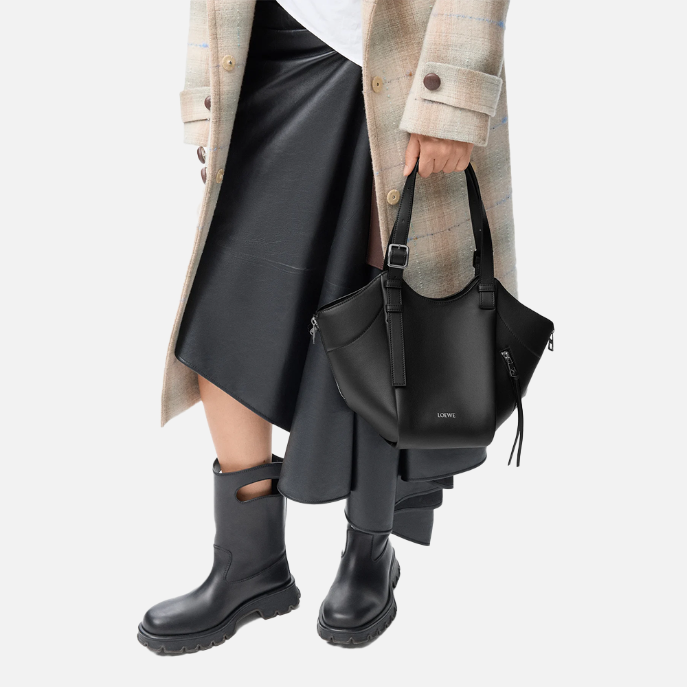 Loewe Classic calfskin Hammock Flip bag (7A regular version)