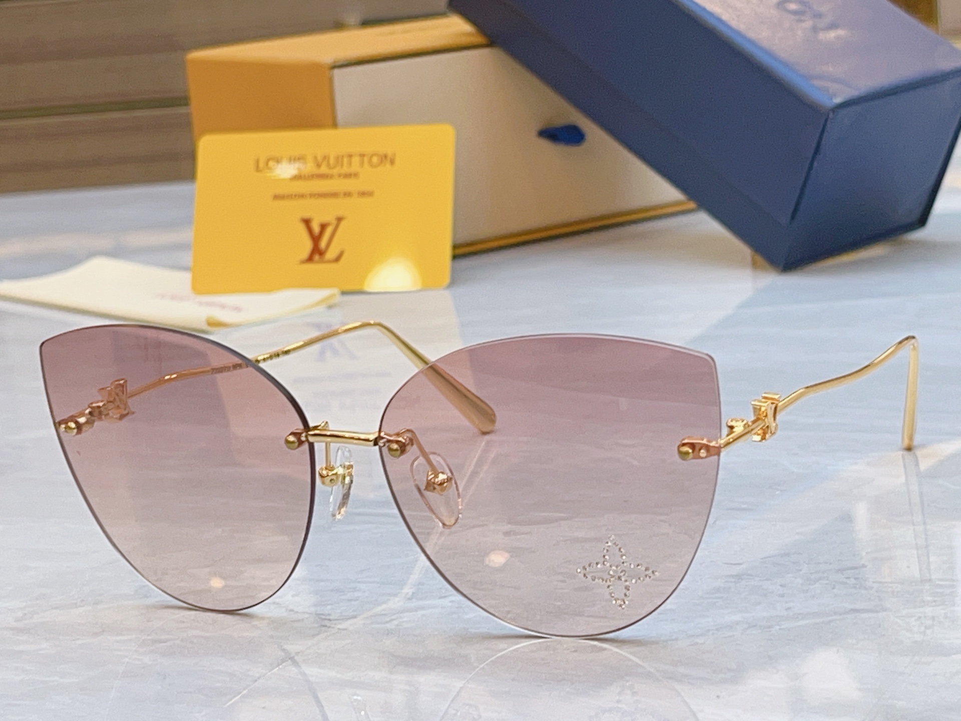 TOP Louis Vuitton LV Sunglasses - 6 Colors