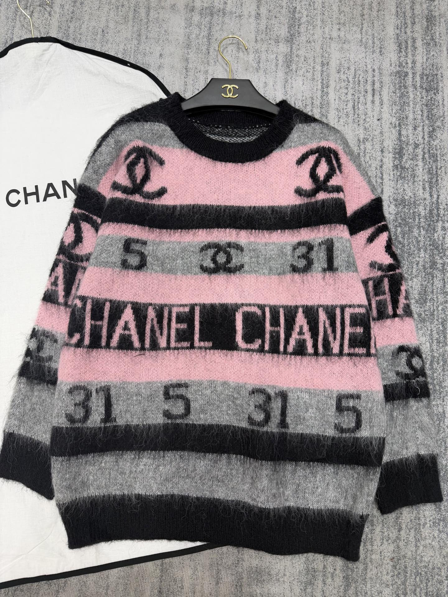 TOP CHANEL Sweater -  Pink and Black