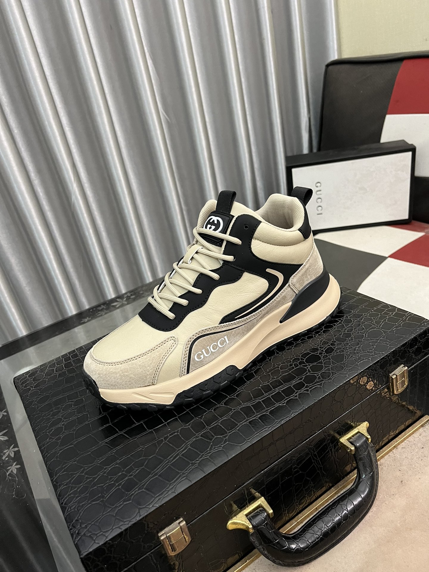 TOP GUCCI  SNEAKER-2 Colors