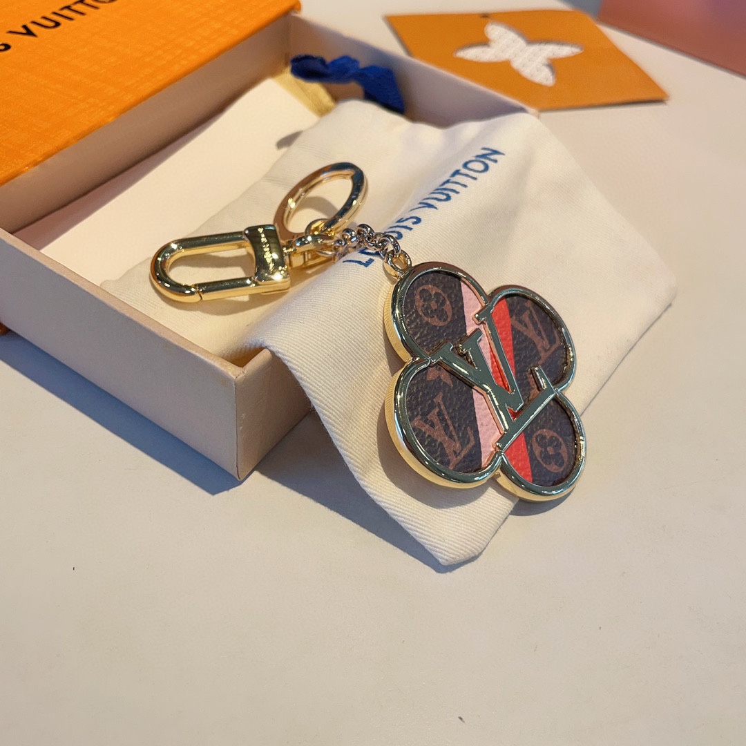 TOP Louis Vuitton LV Four Leaf Grass Shaped Keychain