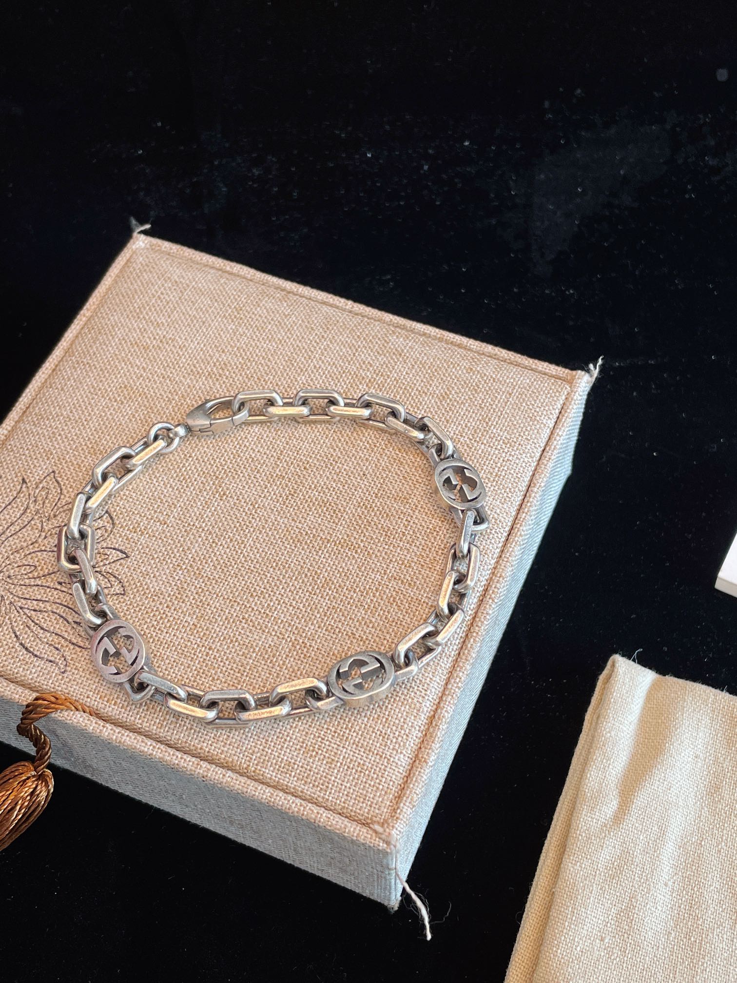 TOP GUCCI Men's/Women's Vintage Style Bracelet - Silver