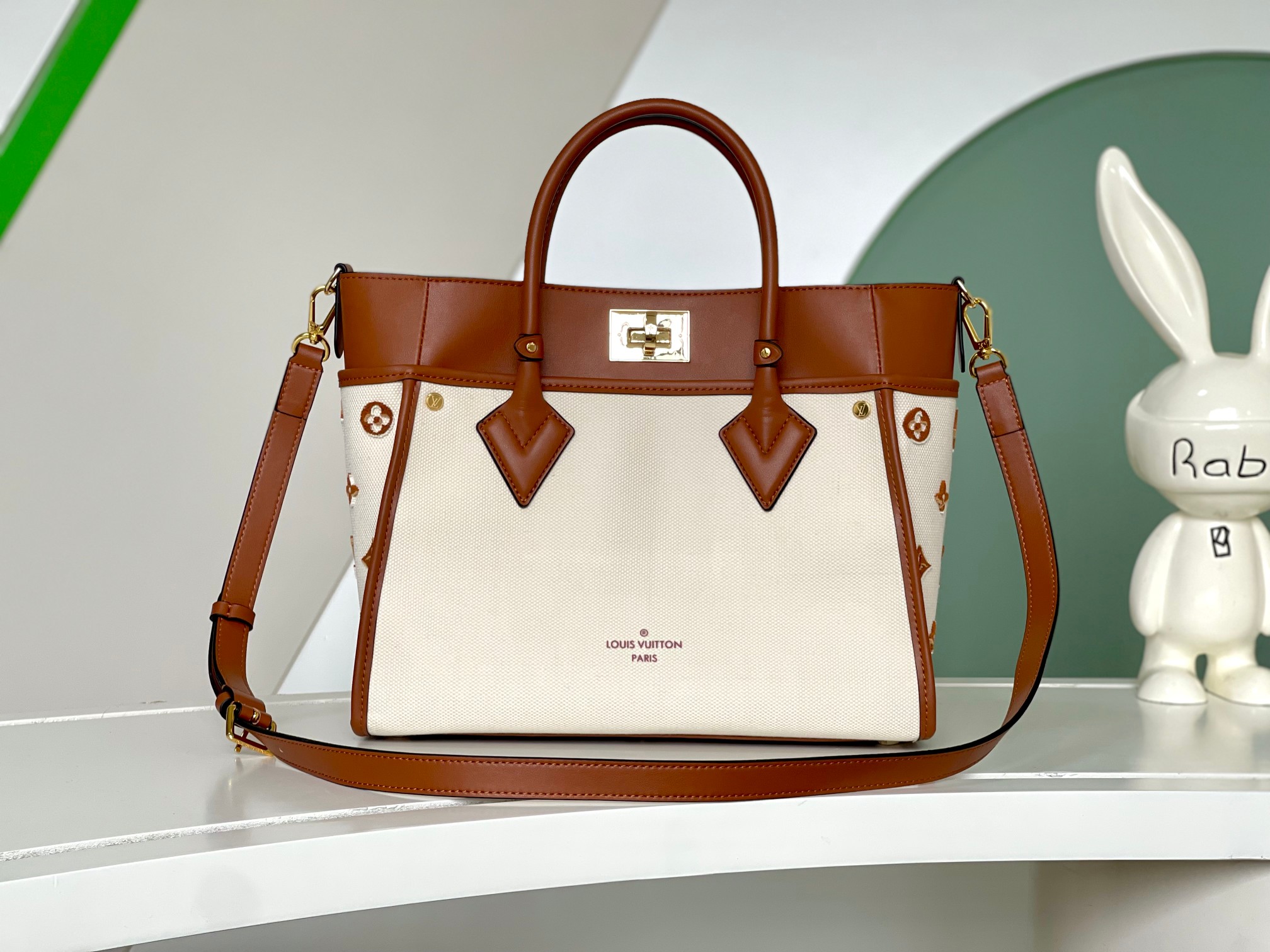 TOP Louis Vuitton LV On My Side PM Textile Canvas Tote Bag 30.5 x 24.5 x 14 cm- Brown