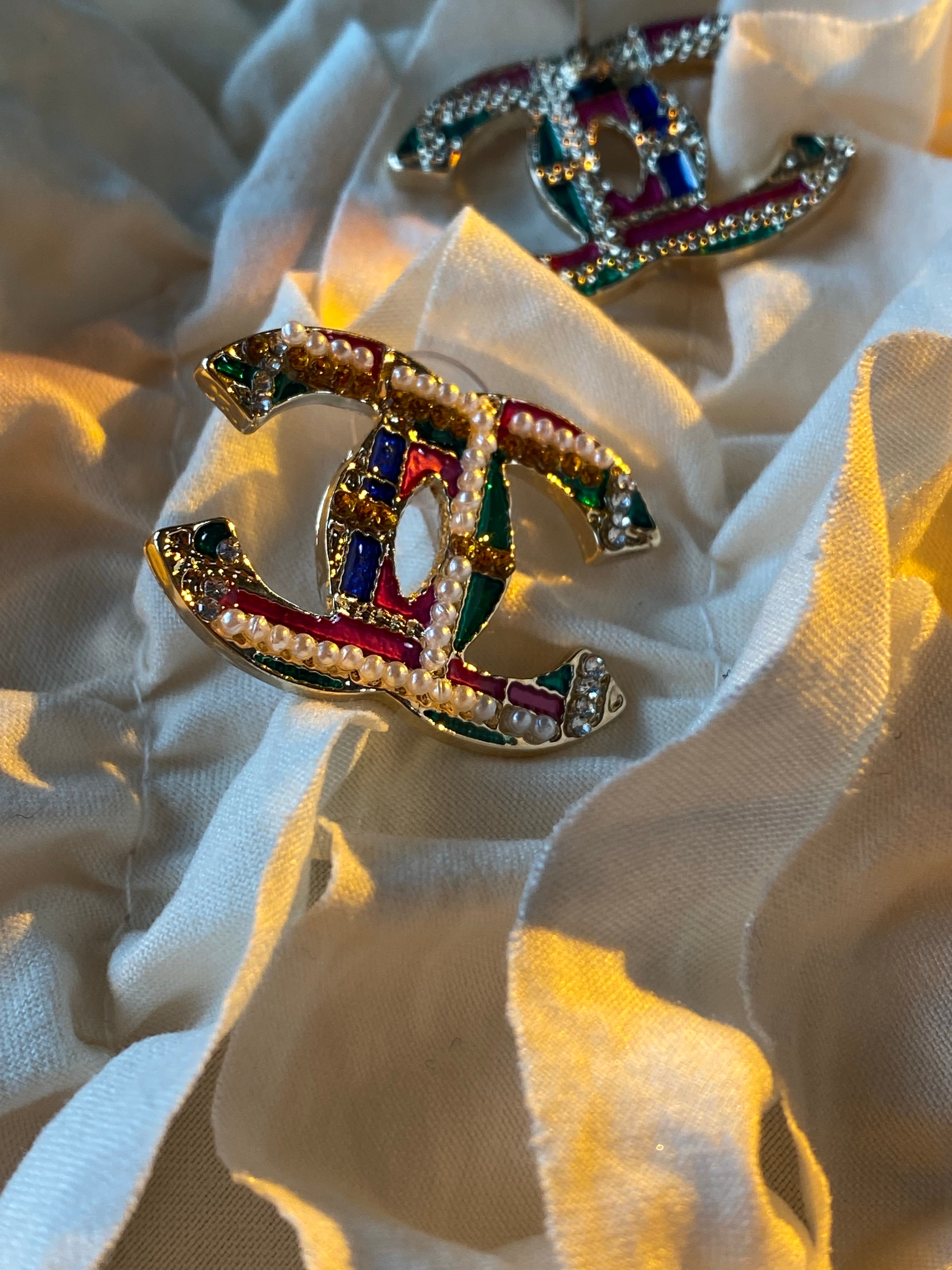 TOP CHANEL Stud Earrings