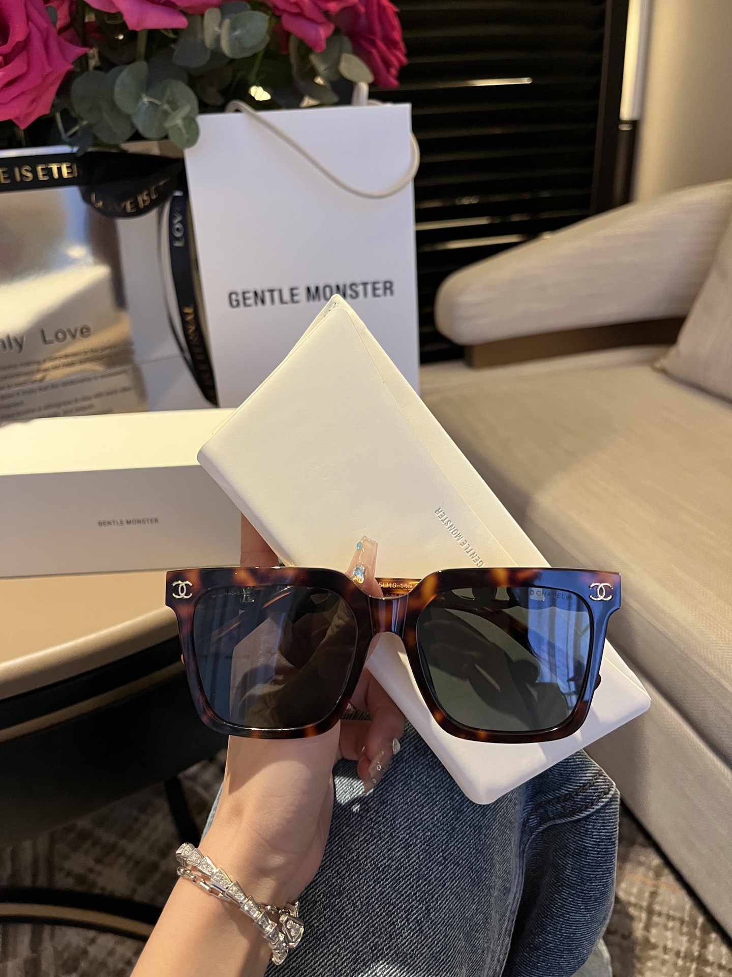 TOP CHANEL Sunglasses - 2 Color