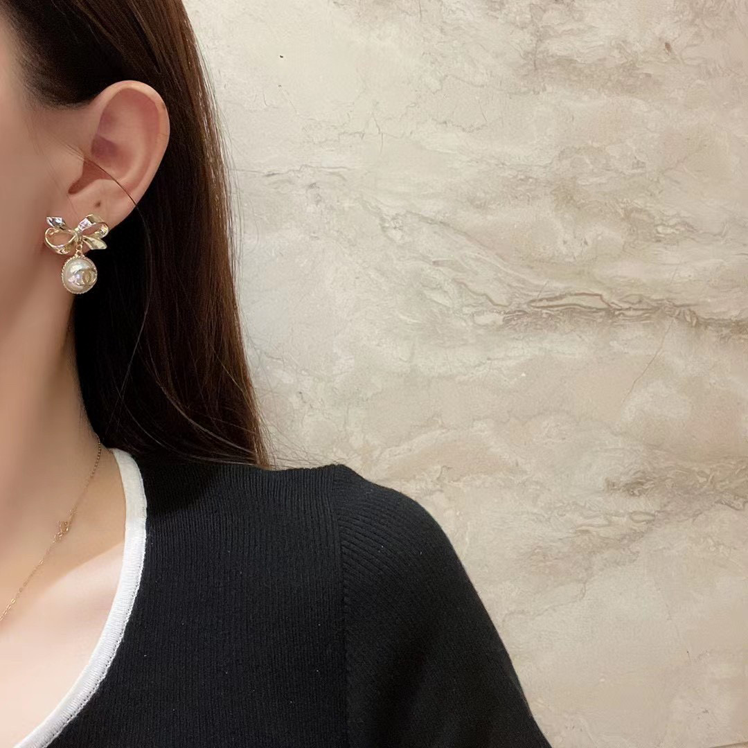 TOP CHANEL Logo Pearls Gold Bow Earrings
