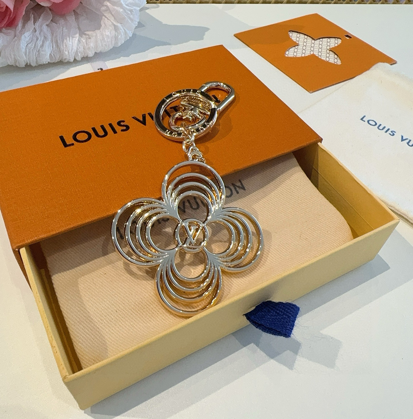 TOP Louis Vuitton LV  Key Chain-Gold