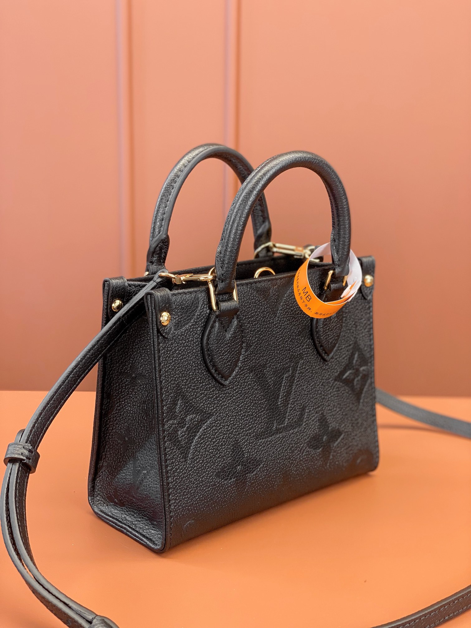 TOP Louis Vuitton LV On The Go BB Bag 18x15x8.5cm - Black