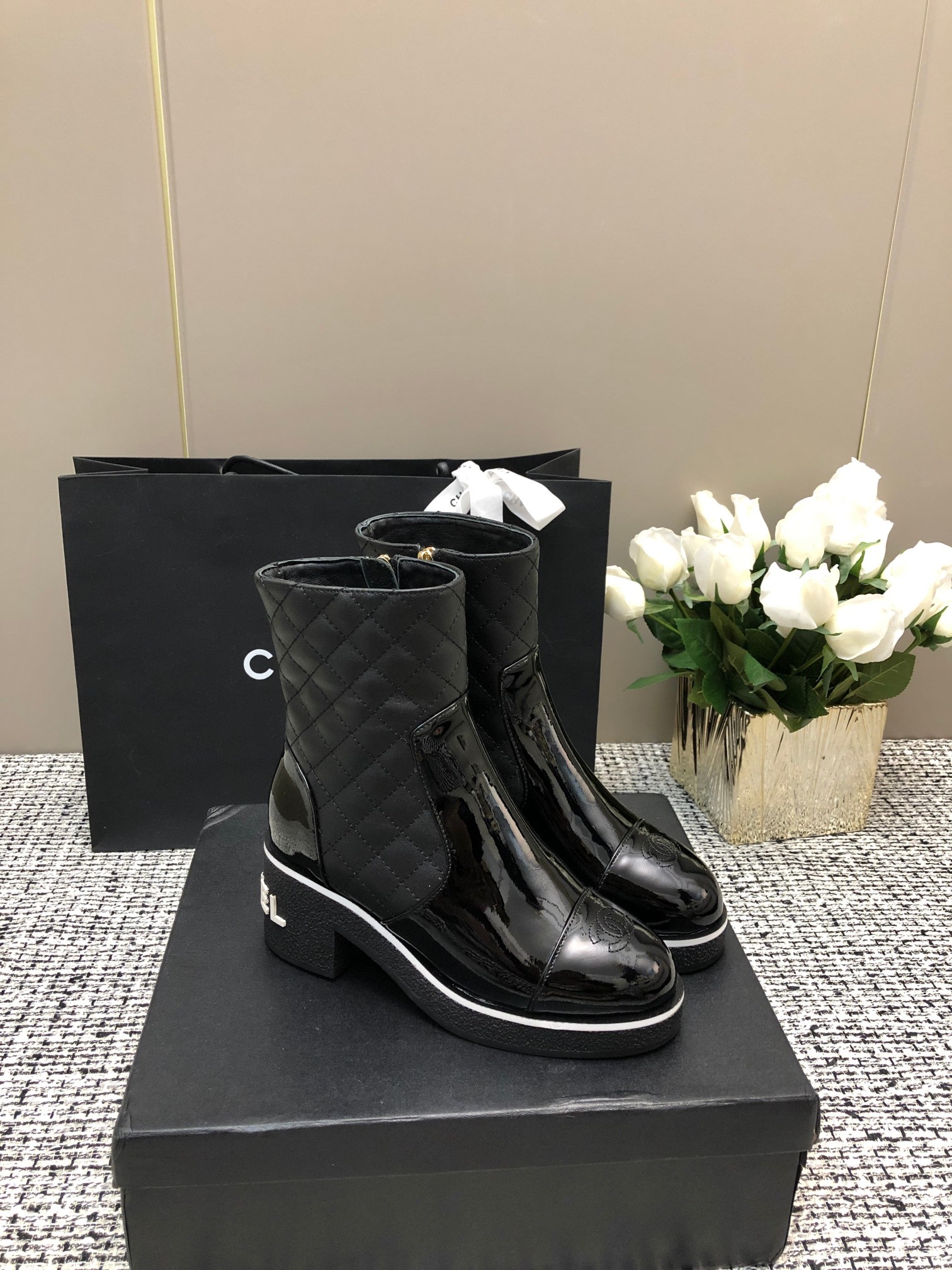 TOP CHANEL CC Boots - Black & White