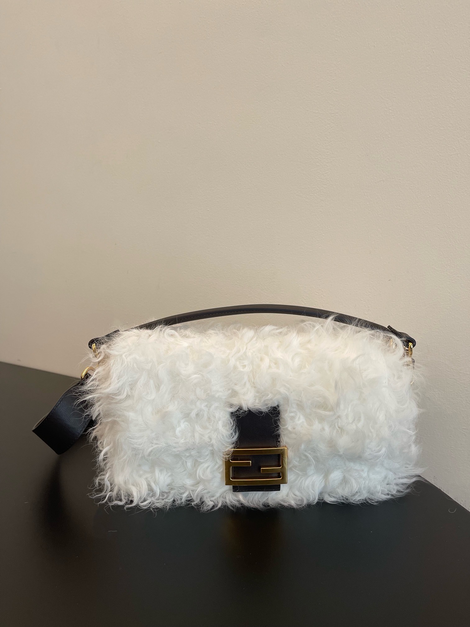 TOP FENDI White Rolled Wool Baguette Bags - 27×15×6cm - White&GHW
