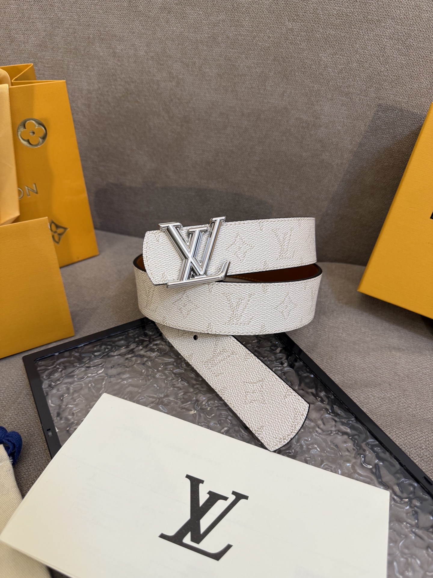 TOP Louis Vuitton LV  Belt - White