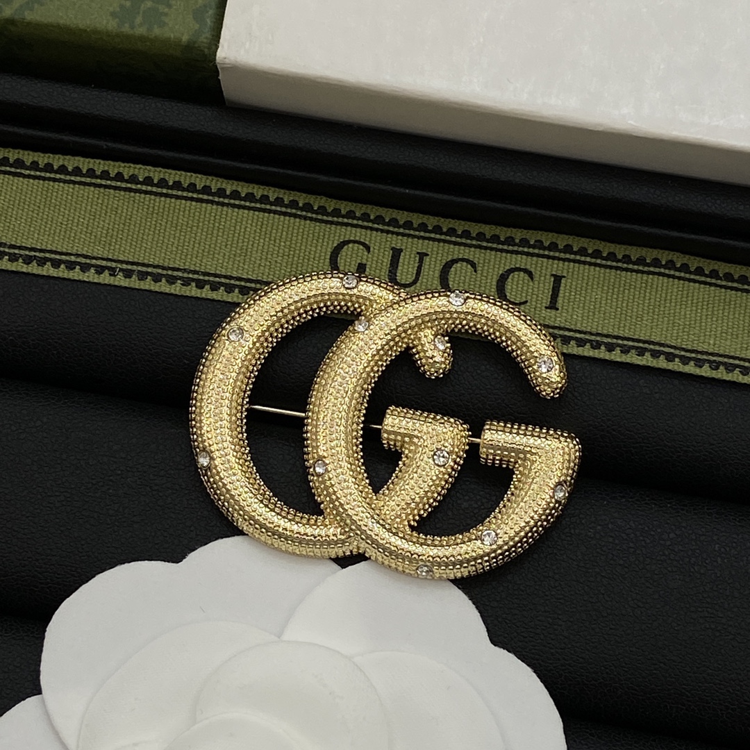TOP GUCCI GG Brooch - Gold