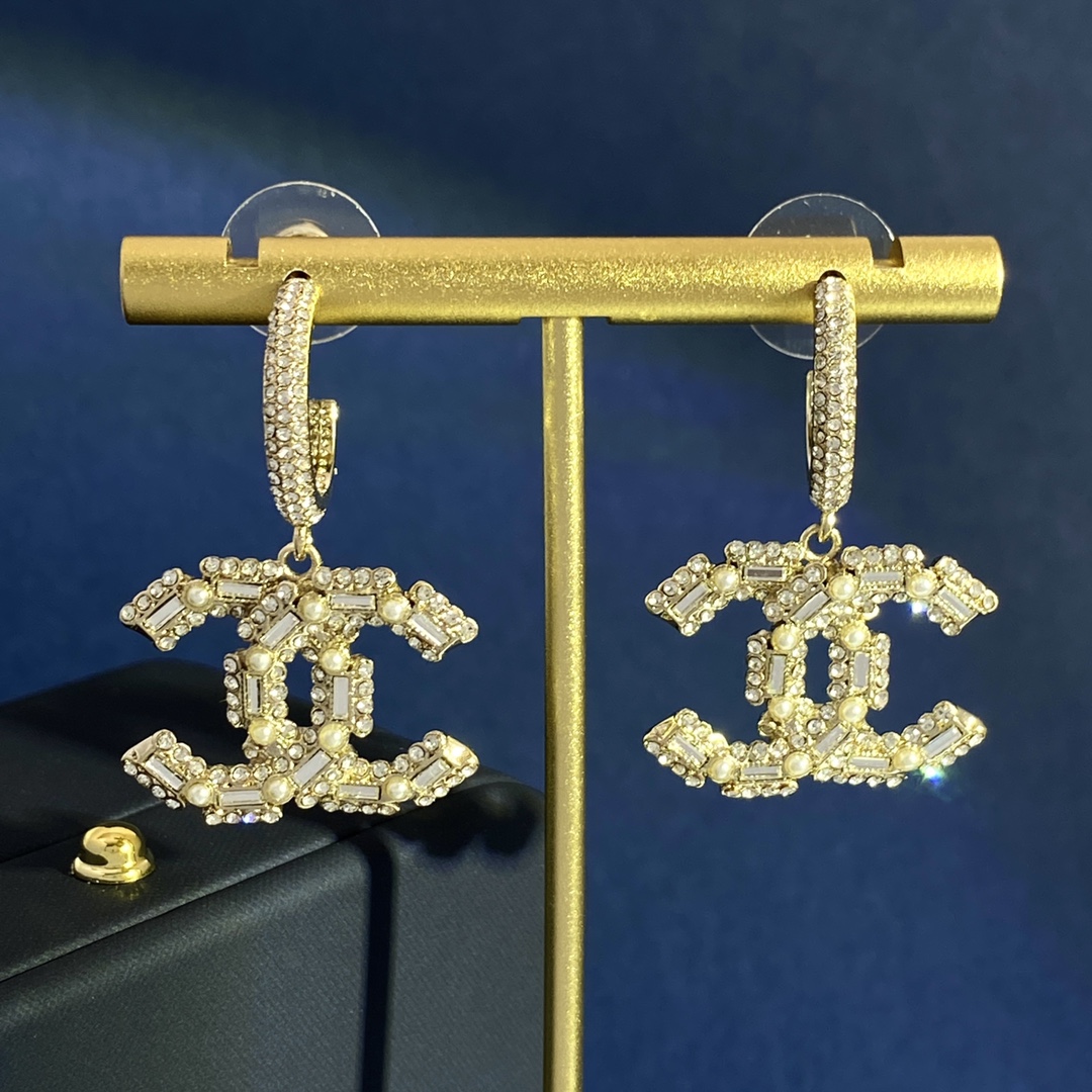 TOP CHANEL Double C Millet Bead Small Round Diamond Stud Earrings - Gold