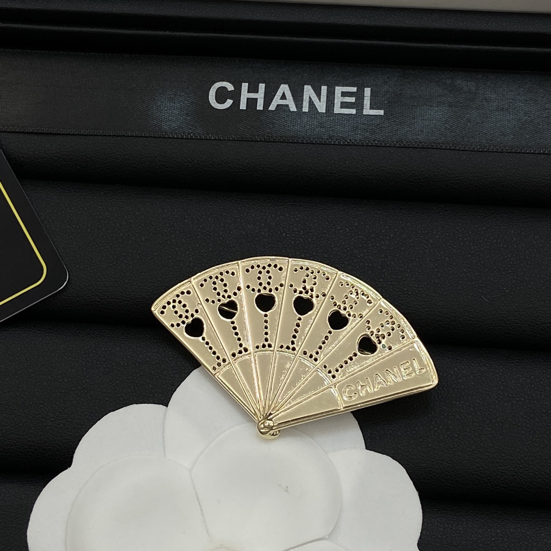 TOP CHANEL Folding Fan Brooch - Gold