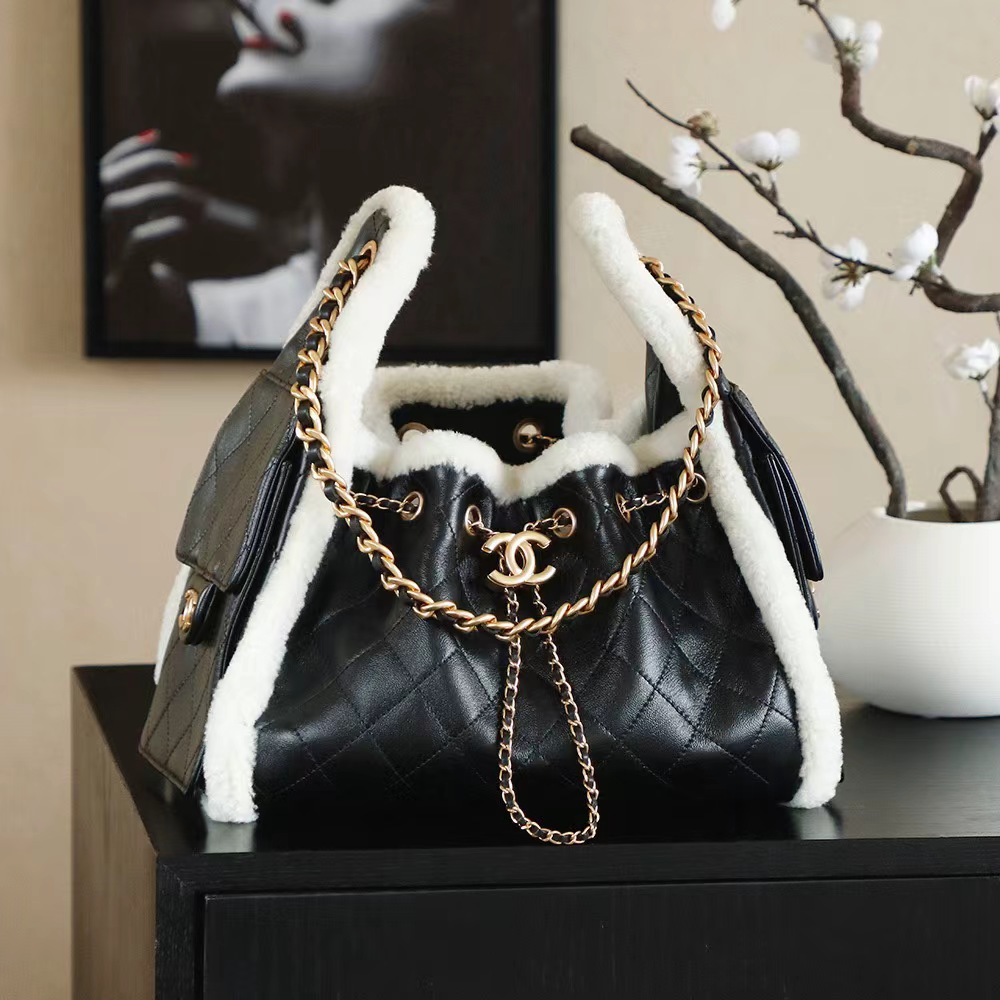 Chanel CHANEL 25 Small Handbag Top Handle Bag (Replica)