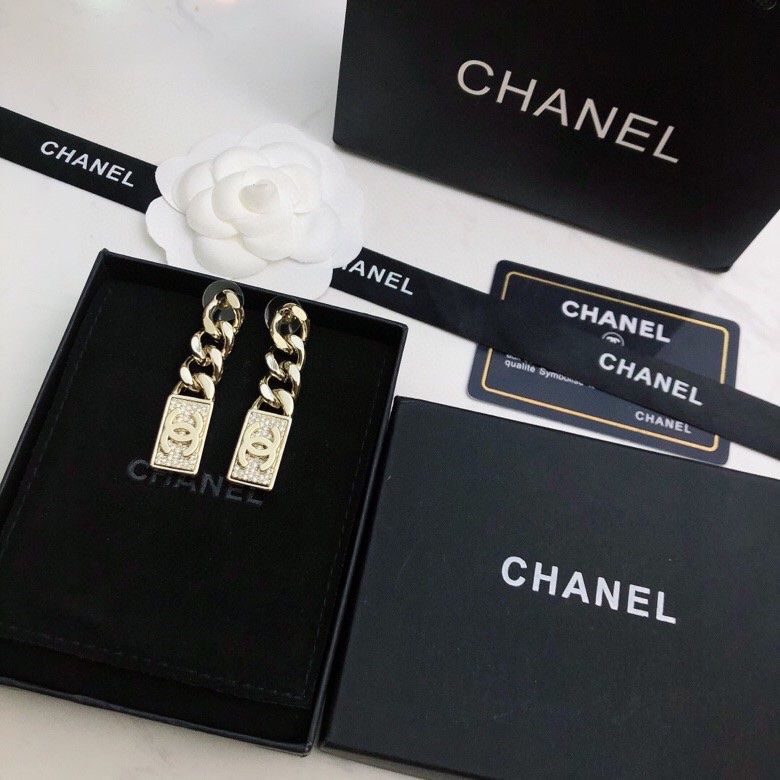 TOP CHANEL Chain Square Stud Earrings