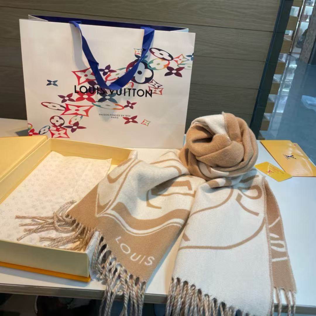 Louis Vuitton Lock and key scarf (Replica)