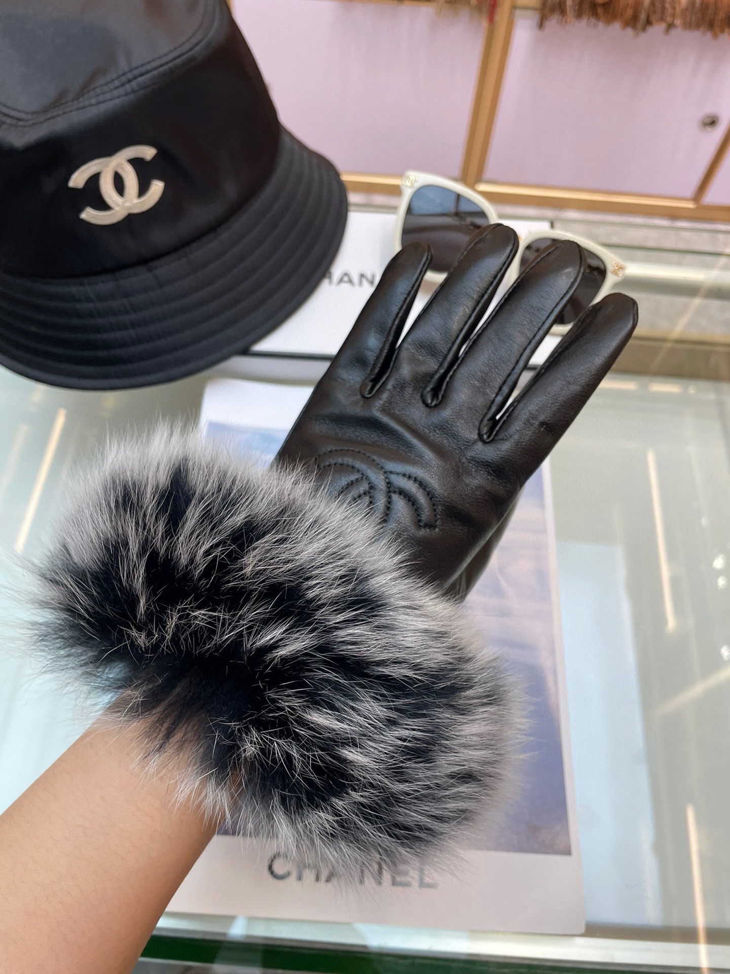 TOP CHANEL  Women's Gloves First Grade Sheepskin Gloves- Black
