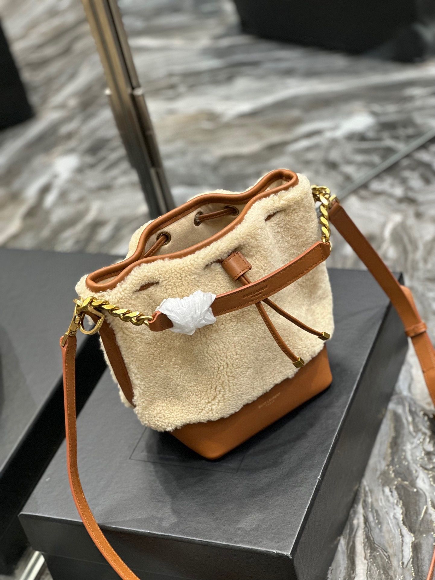 TOP Yves Saint Laurent YSL EMMANUELLE Bucket Bag