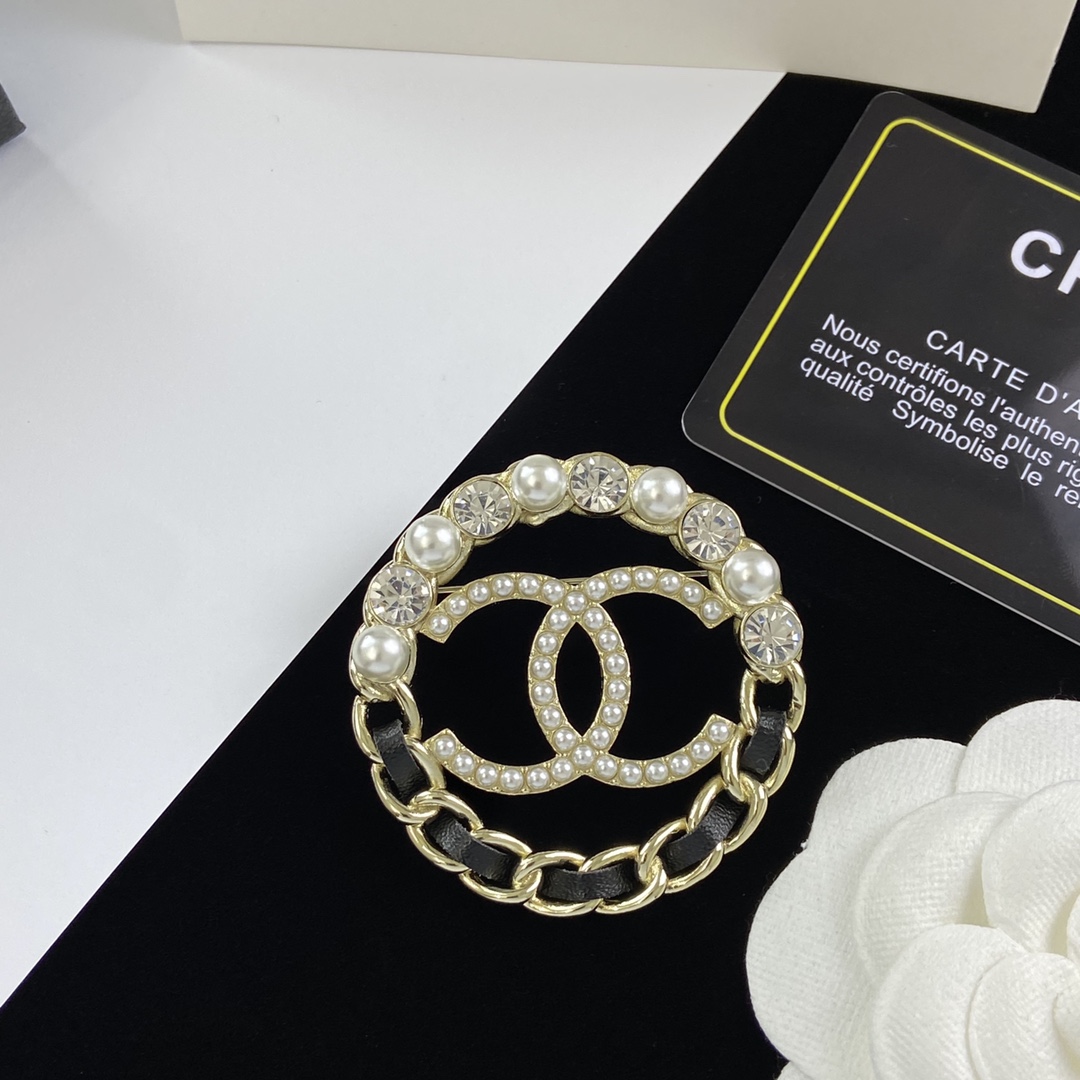 TOP CHANEL Brooch Collections