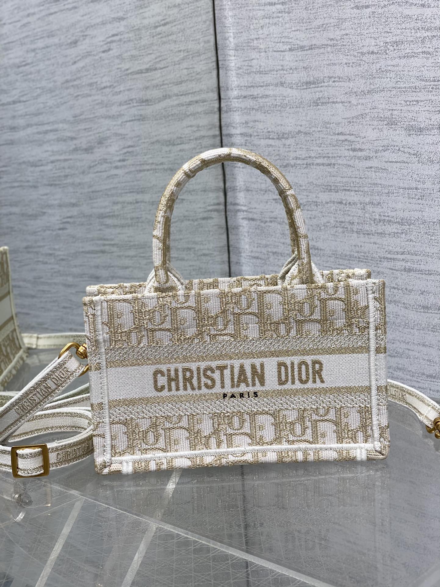 TOP Christian Dior Book Tote Bag Monogram Mini 21.5*13*7.5cm