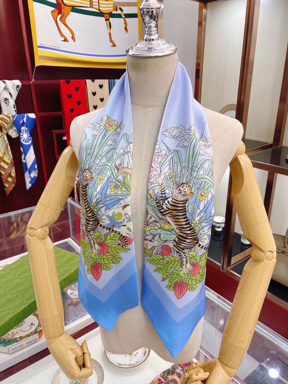 TOP GUCCI G*G Tiger Scarf - Blue