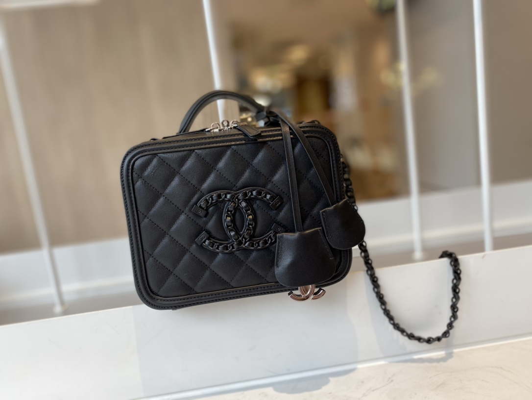 TOP CHANEL Vanity Case Small  - All Black