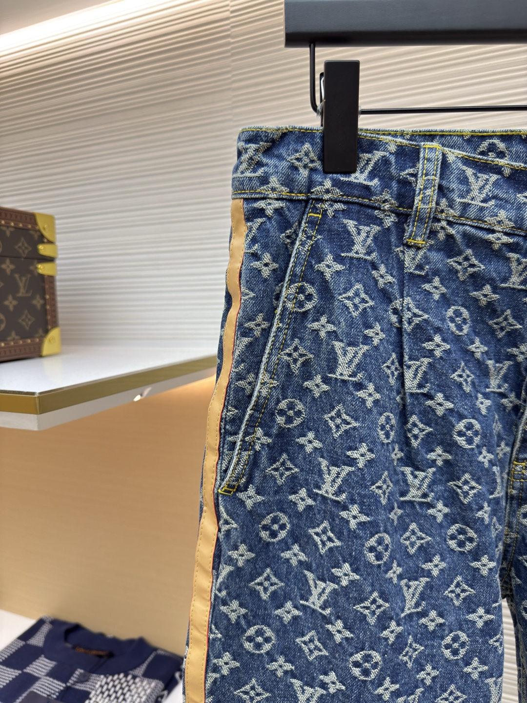 LOUIS VUITTON 提花满印缝边牛仔裤