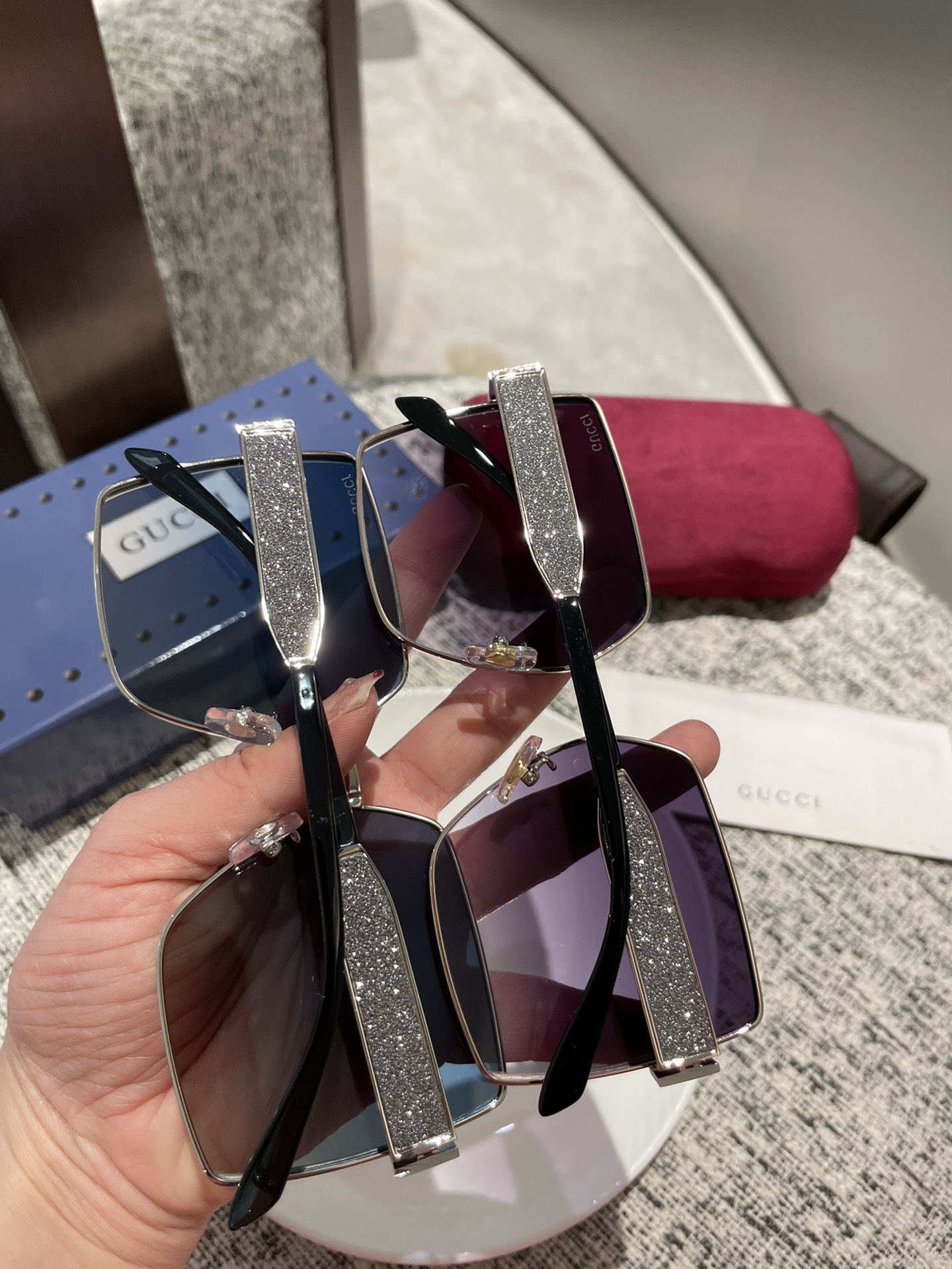 TOP Gucci  Sunglasses  - 2 Color