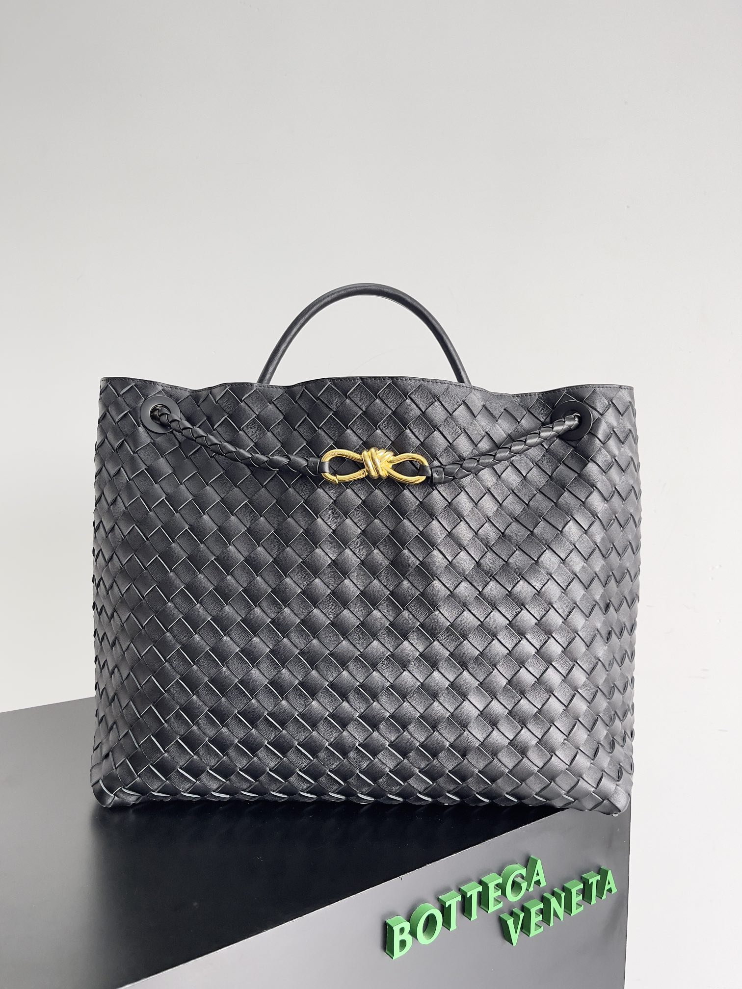 TOP Bottega Veneta BV Andiamo Bags - Black