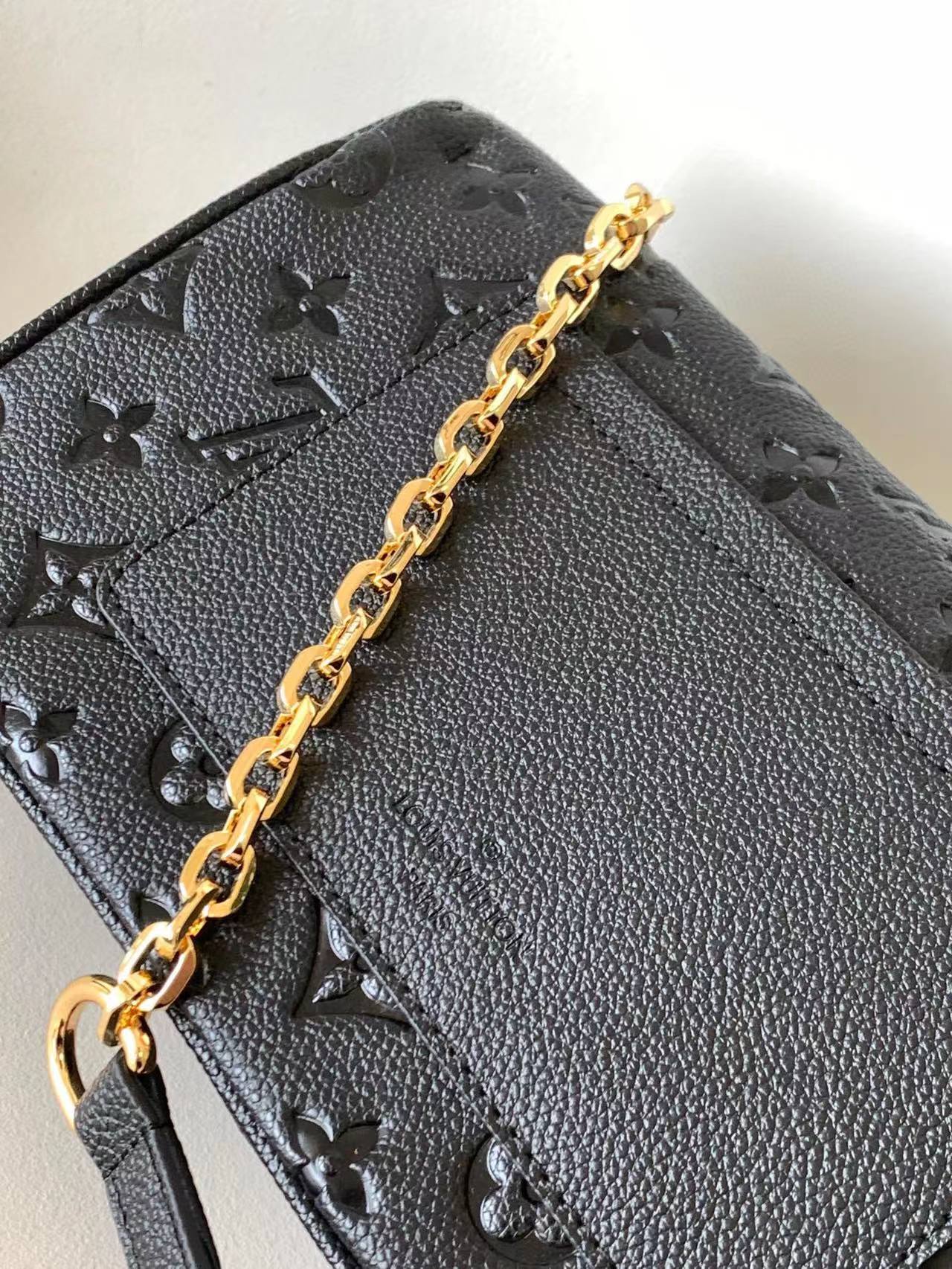 Louis Vuitton Marceau M46200