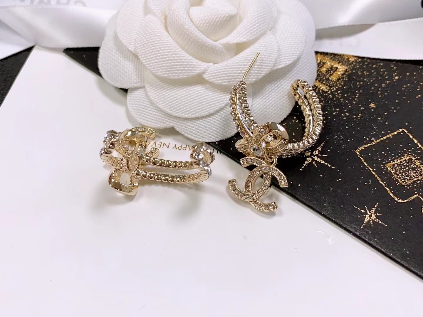 TOP CHANEL Double C Letter Stud Earrings - Gold