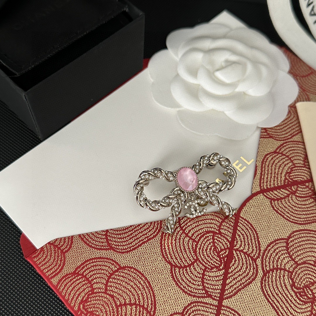 TOP CHANEL Bow Tie Brooch