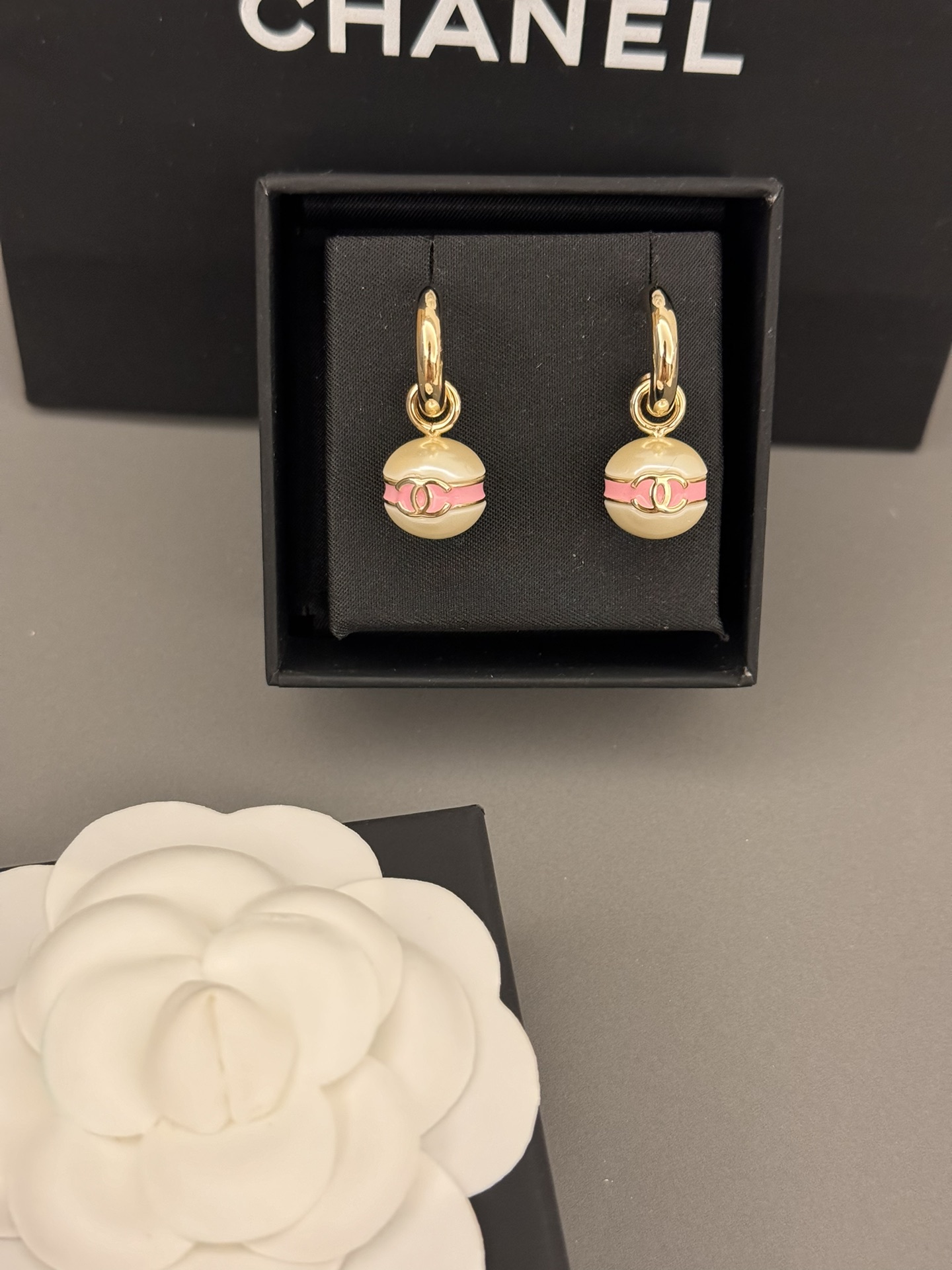 TOP CHANEL Pearl Earrings