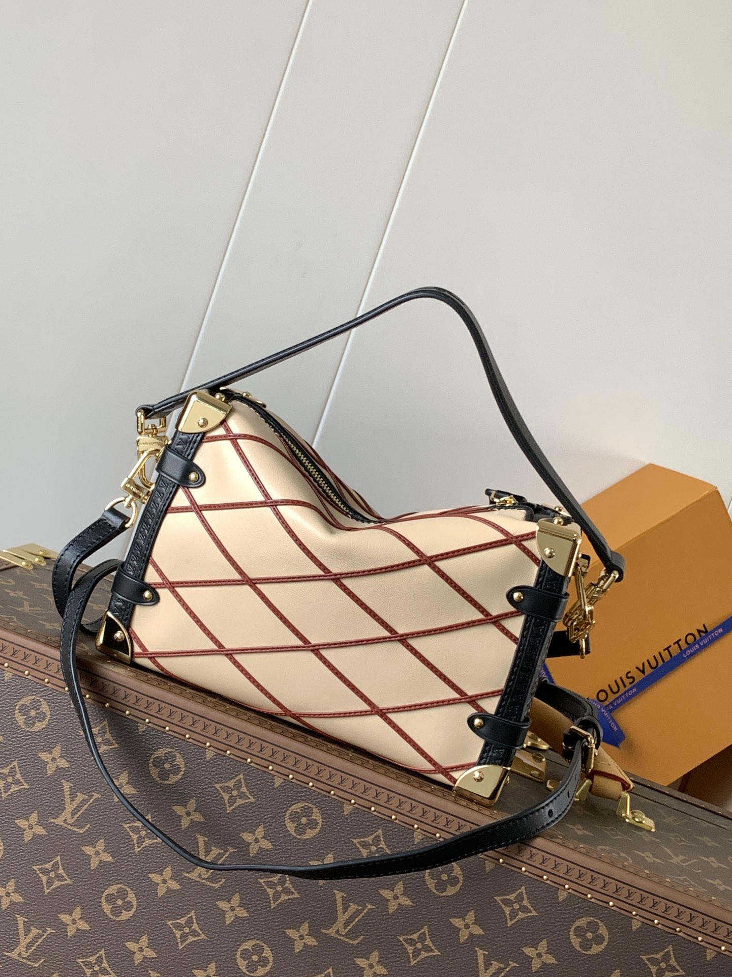 TOP Louis Vuitton LV Side Trunk Handbag  18 x 12.5 x 8cm - Apricot