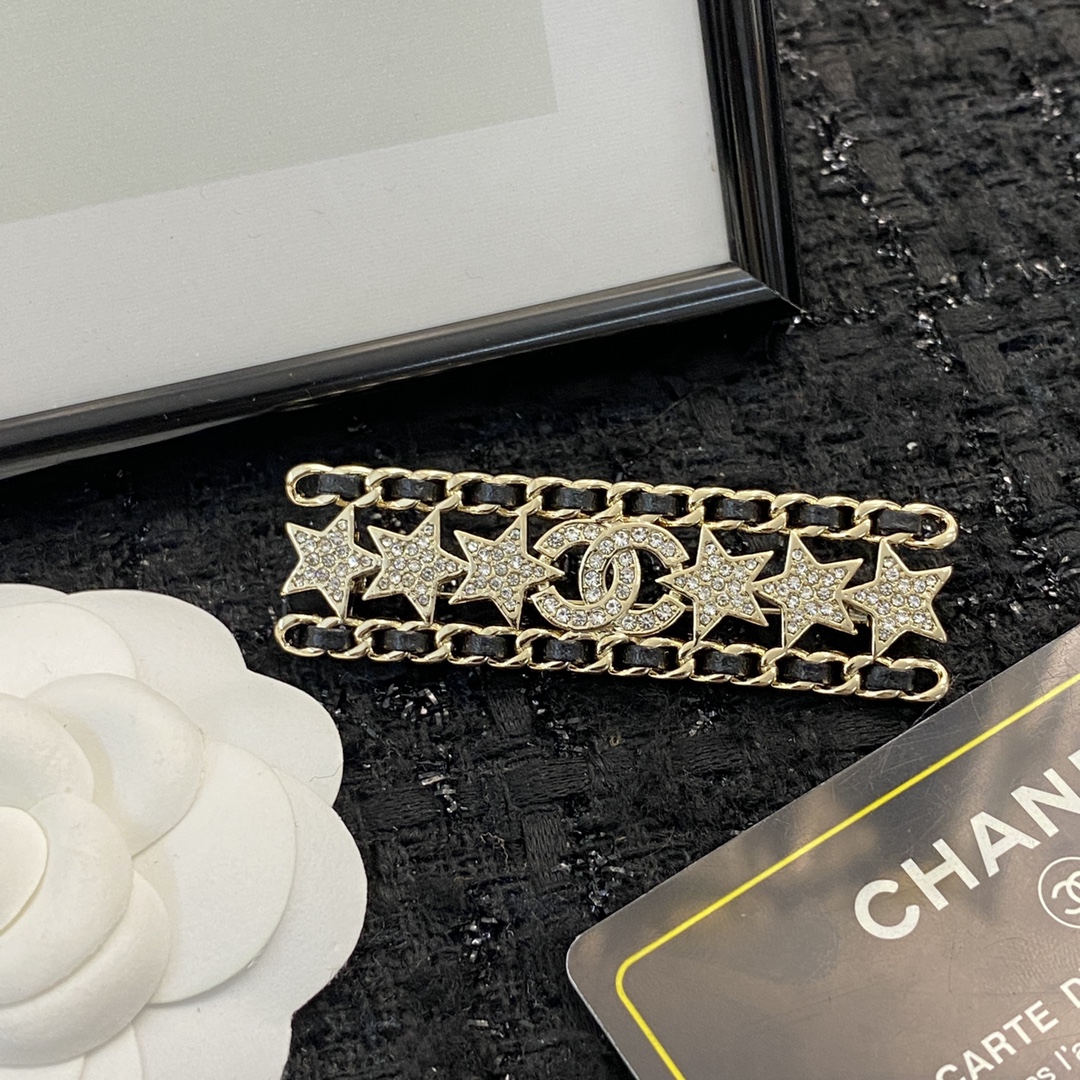 TOP CHANEL Leather Chain Diamond Star Lambskin Brooch - Gold