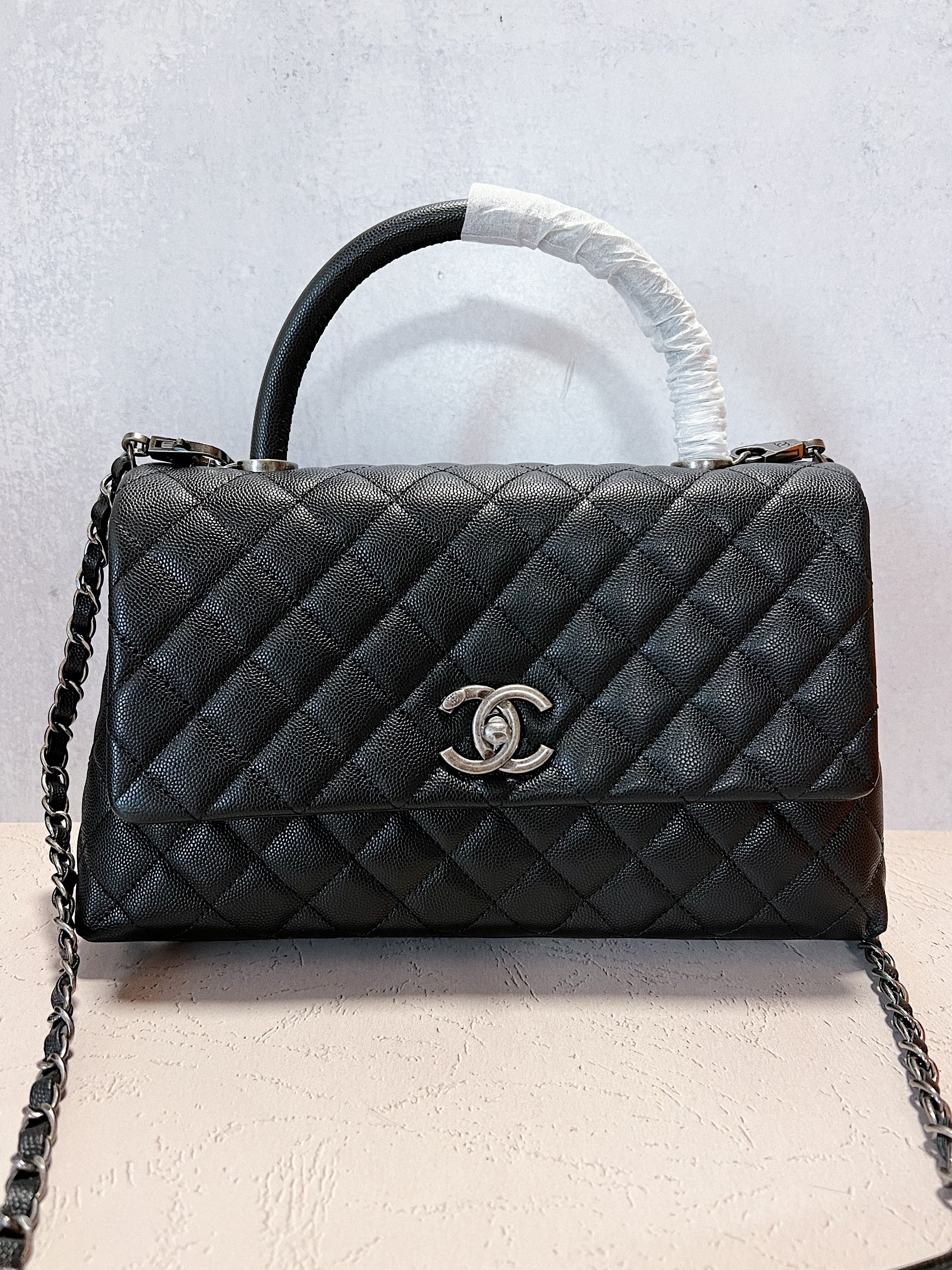 TOP CHANEL Coco Top Handle Caviar Bag 18x29X12CM - Black & SHW