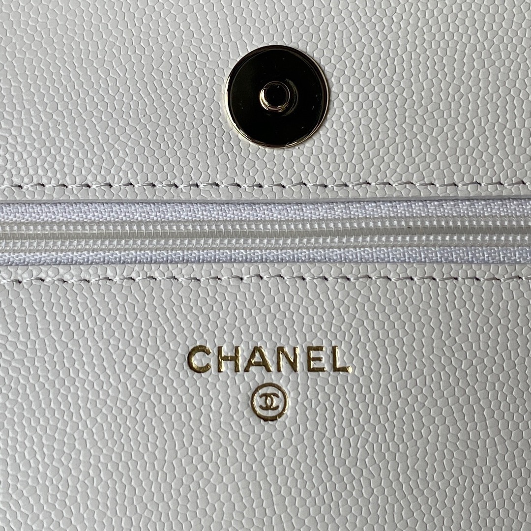 TOP CHANEL WOC Bag Lychee Leather 19 cm - White