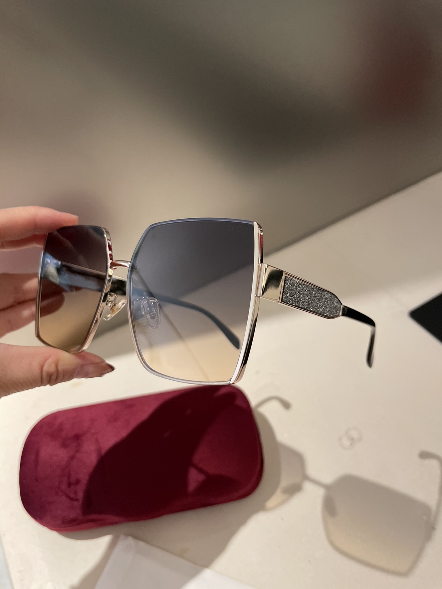 TOP Gucci  Sunglasses  - 2 Color