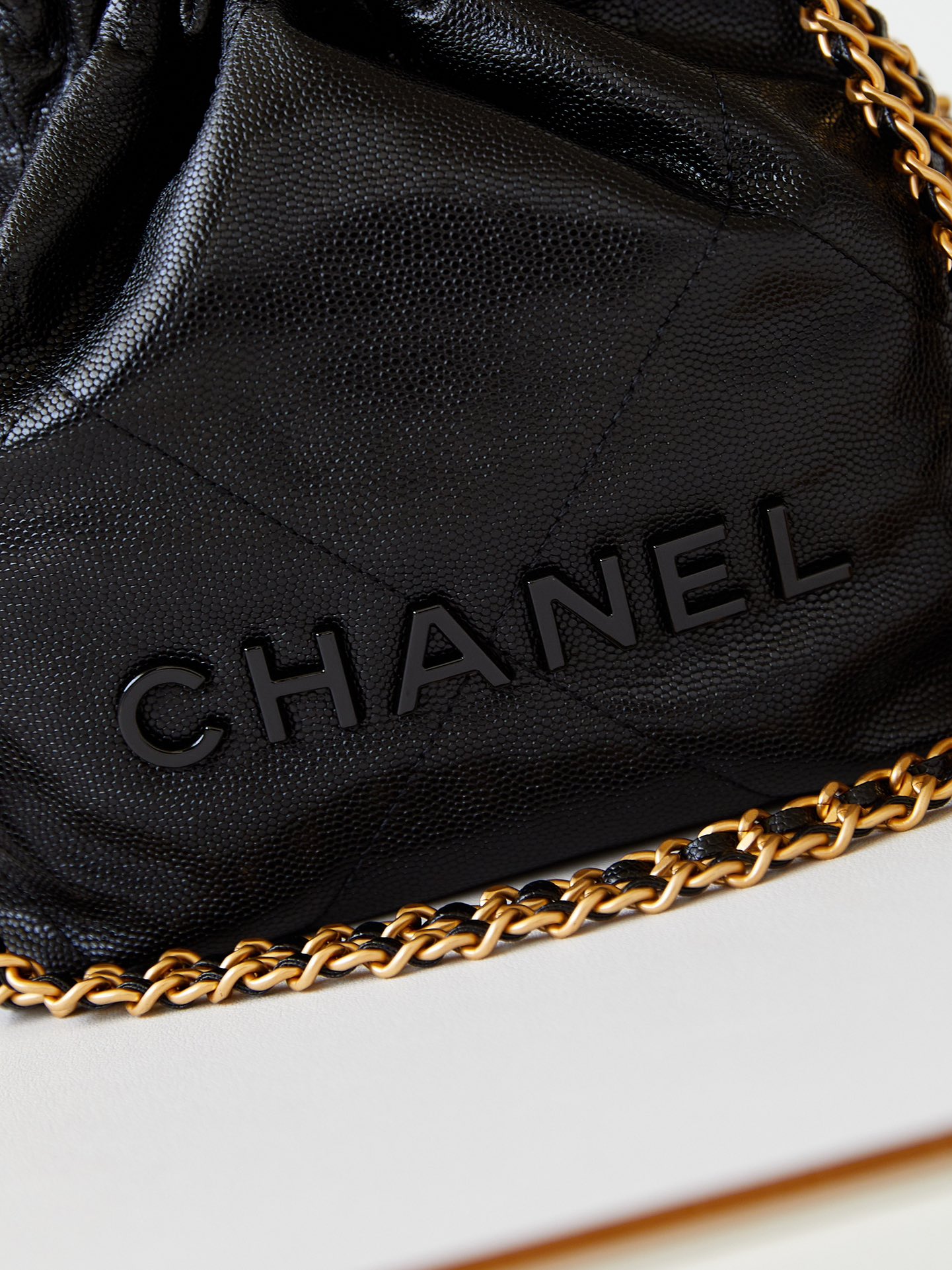 TOP CHANEL 22 Bag Mini 19x20x6cm - Black